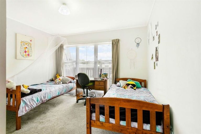 Photo of property in 17 Brookfield Road, Te Atatu Peninsula, Auckland, 0610