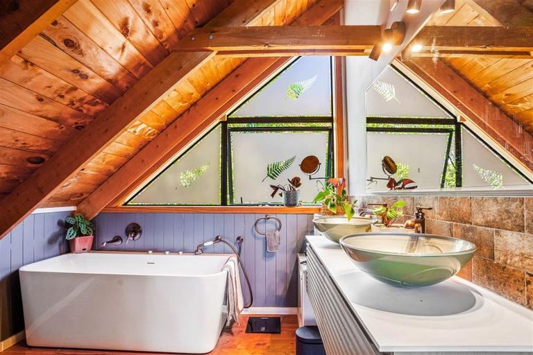 Photo of property in 28 Stillwater Crescent, Stillwater, Silverdale, 0993