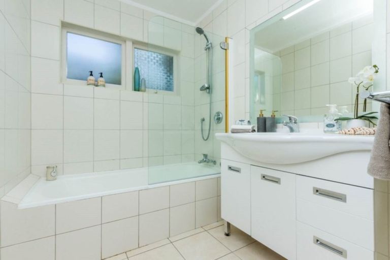 Photo of property in 60 Channel View Road, Campbells Bay, Auckland, 0630