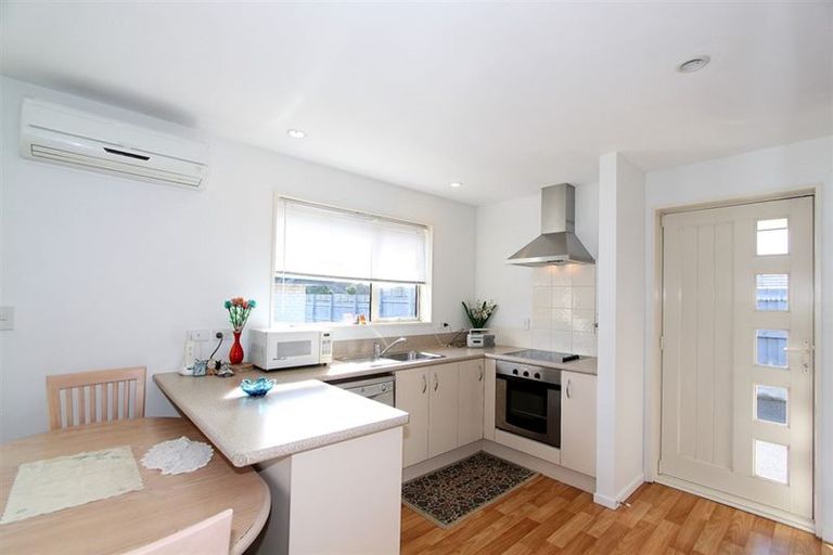 Photo of property in 2/162 Wainoni Road, Avondale, Christchurch, 8061