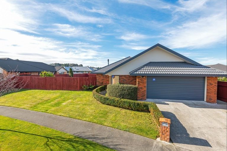 Photo of property in 8 Sorrento Place, Kelvin Grove, Palmerston North, 4414