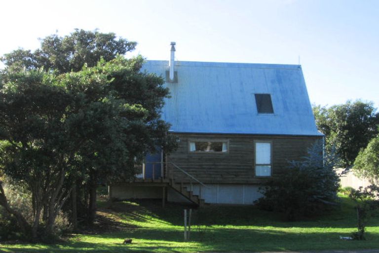 Photo of property in 21 Hughes Street, Waikanae Beach, Waikanae, 5036