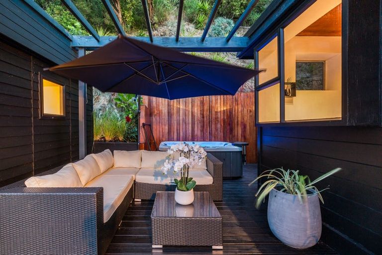 Photo of property in 11 Karaka Street, Eastbourne, Lower Hutt, 5013