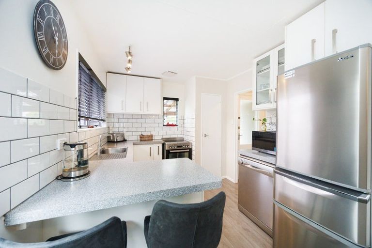 Photo of property in 127 Apollo Parade, Milson, Palmerston North, 4414