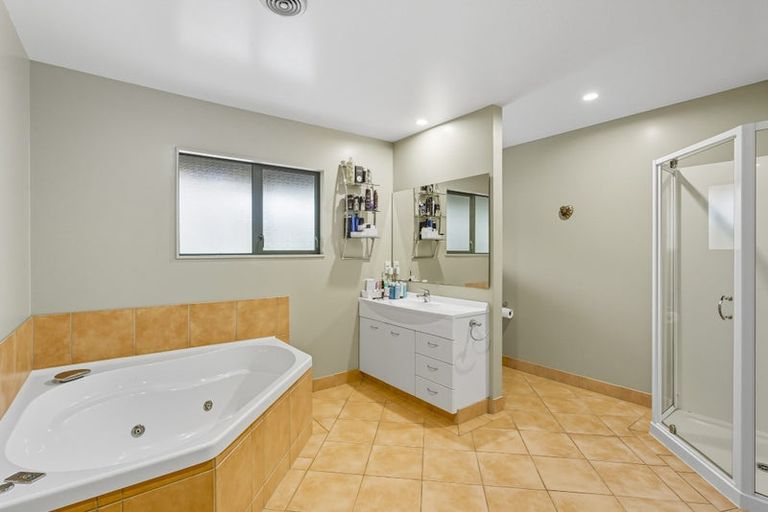 Photo of property in 2 Southleigh, Raumati South, Paraparaumu, 5032