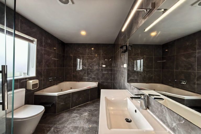 Photo of property in 8b Albany Highway, Greenhithe, Auckland, 0632