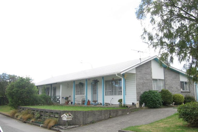 Photo of property in 8a Cederholm Grove, Brown Owl, Upper Hutt, 5018