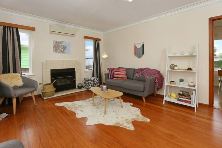 Photo of property in 50 Matipo Road, Te Atatu Peninsula, Auckland, 0610