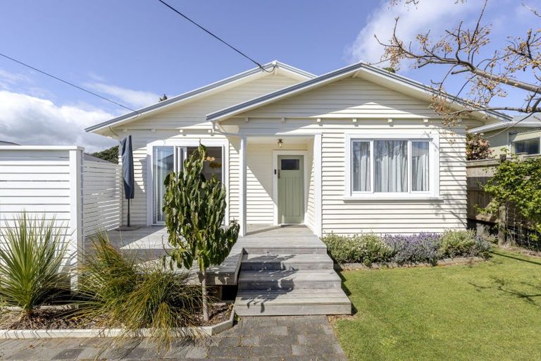 Photo of property in 22 Ngaio Street, Strandon, New Plymouth, 4312