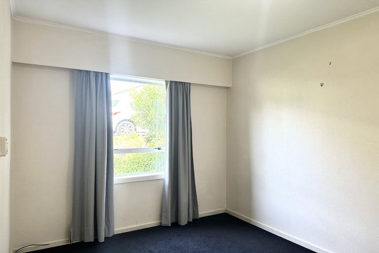 Photo of property in 10 Black Rock Road, Newlands, Wellington, 6037