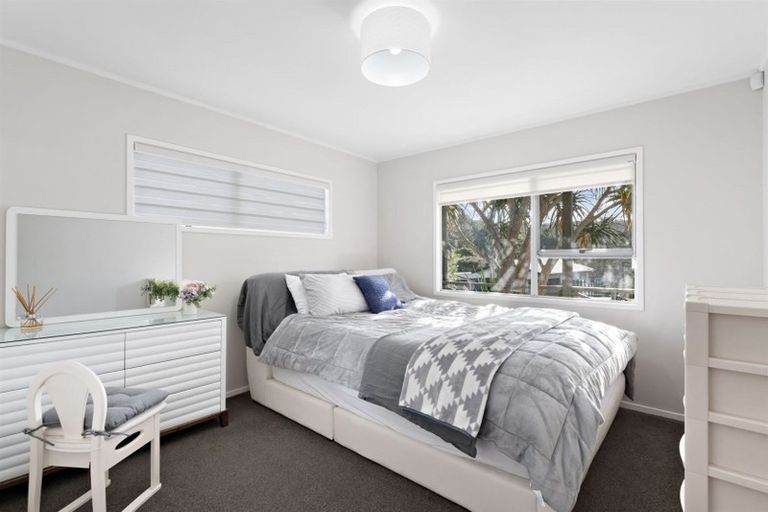 Photo of property in 6 Hotspur Place, Bayview, Auckland, 0629