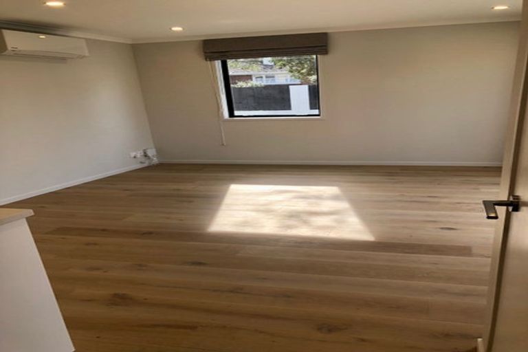 Photo of property in 2 Patariki Way, Beach Haven, Auckland, 0626