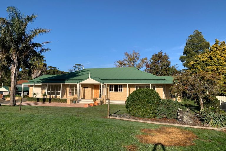 Photo of property in 154 Awa Road, Kumeu, 0891