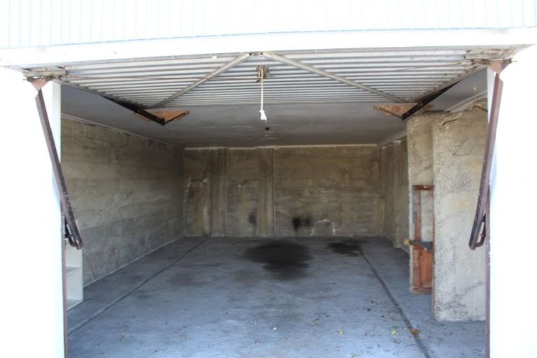 Photo of property in 92 Eglinton Road, Mornington, Dunedin, 9011