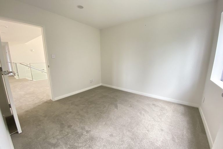 Photo of property in 22 Lorikeet Place, Unsworth Heights, Auckland, 0632