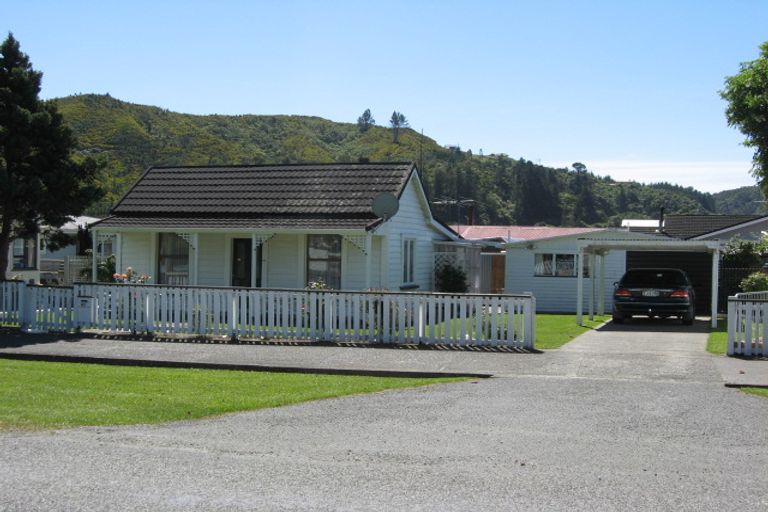 Photo of property in 67 Broadway, Picton, 7220