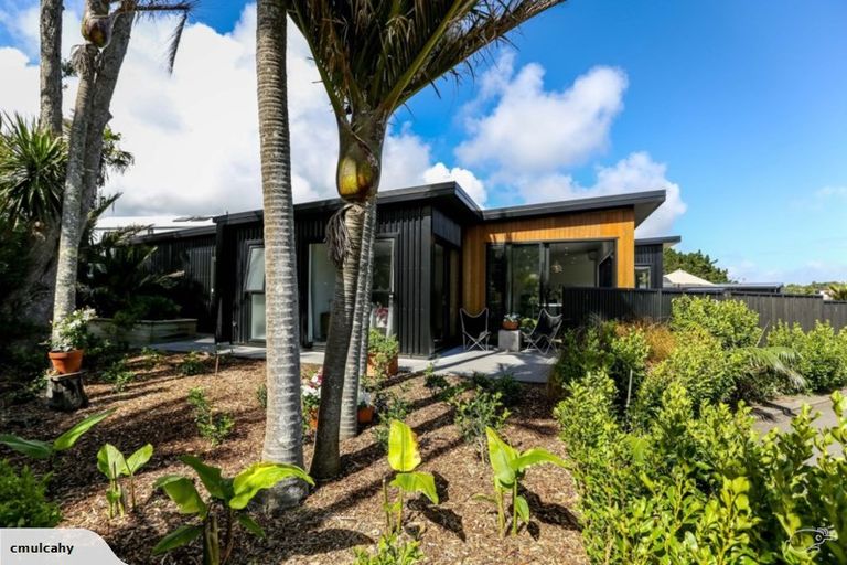 Photo of property in 15 Shearer Drive, Oakura, 4314