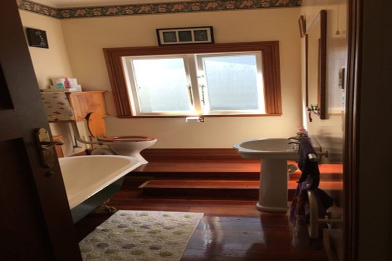 Photo of property in 11 The Parade, Island Bay, Wellington, 6023