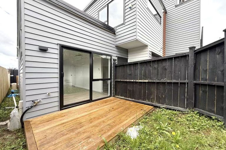 Photo of property in 19f Cedar Heights Avenue, Massey, Auckland, 0614