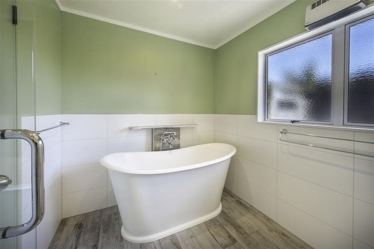 Photo of property in 55 Watchman Road, Westshore, Napier, 4110