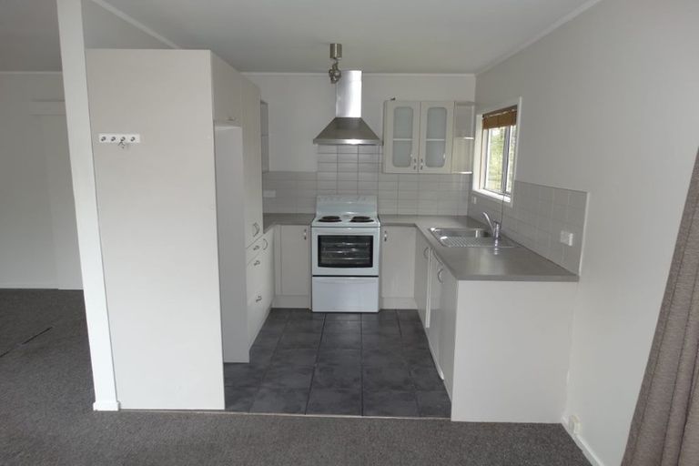 Photo of property in 4/23 Luckens Road, West Harbour, Auckland, 0618