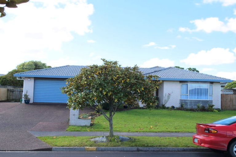 Photo of property in 39 Frank Nobilo Drive, Golflands, Auckland, 2013