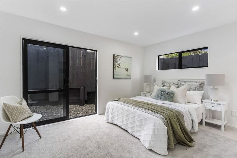 Photo of property in 10f Ballial Place, West Harbour, Auckland, 0618