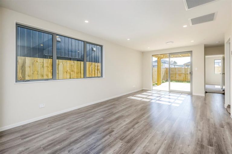 Photo of property in 10 Fredrick Hanson Road, Papakura, 2110
