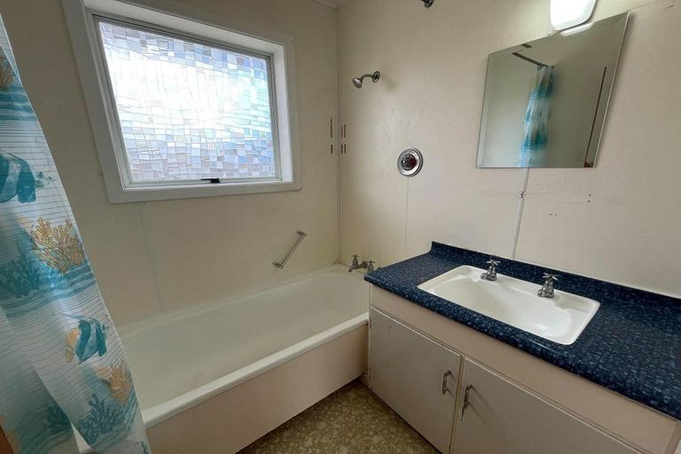 Photo of property in 44 Cambridge Street, Levin, 5510