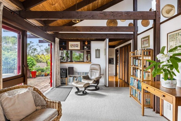 Photo of property in 18 Miraka Place, Birkenhead, Auckland, 0626