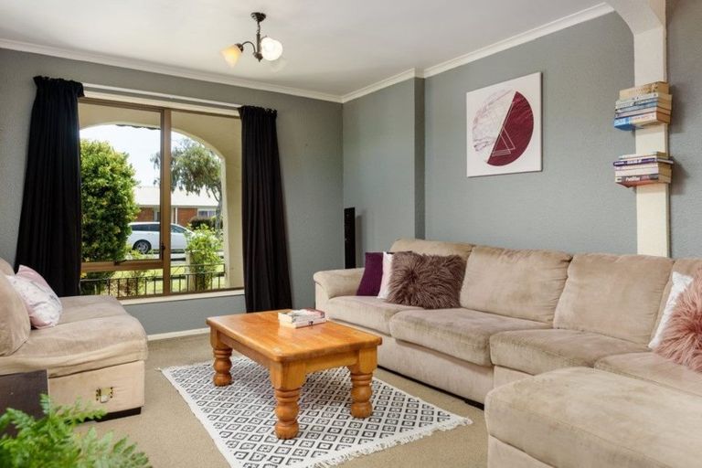 Photo of property in 15 Pemberton Crescent, Greerton, Tauranga, 3112