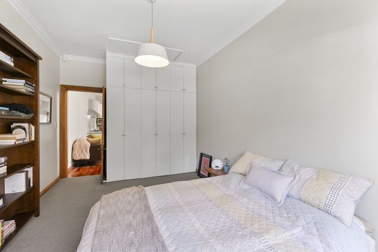 Photo of property in 29 Edinburgh Terrace, Berhampore, Wellington, 6023