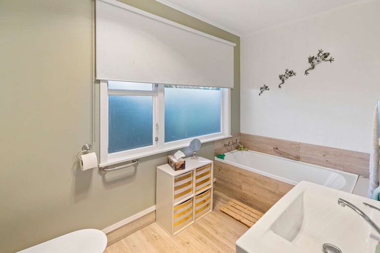 Photo of property in 16 Maunder Street, Marton, 4710