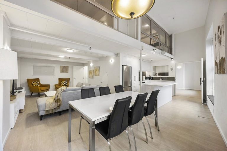 Photo of property in Stadium Garden Flats, 102/107 Thorndon Quay, Pipitea, Wellington, 6011