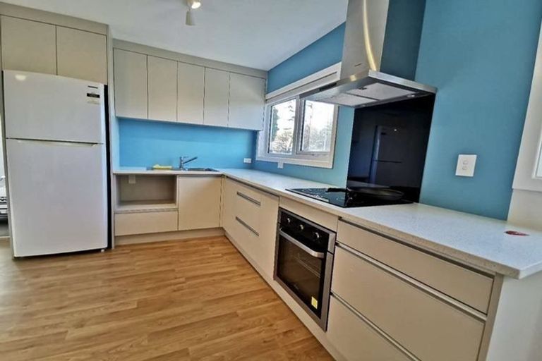 Photo of property in 2/42c Schnapper Rock Road, Schnapper Rock, Auckland, 0632