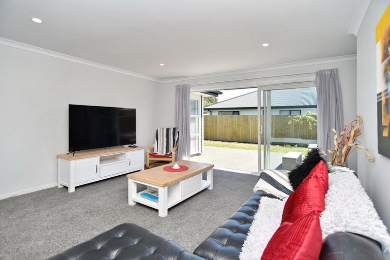 Photo of property in 106 Petries Road, Woodend, 7610