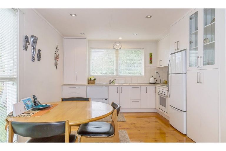 Photo of property in 1/4 Battle Place, Glenfield, Auckland, 0629