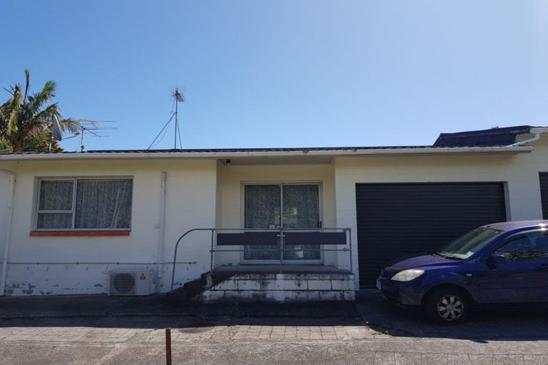 Photo of property in 2/23 Tane Street, New Lynn, Auckland, 0600