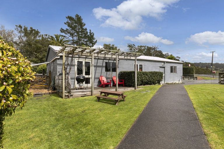 Photo of property in 1187 Peak Road, Helensville, 0875