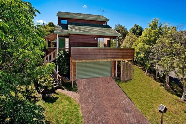 Photo of property in 4 Oystergrove Road, West Harbour, Auckland, 0618