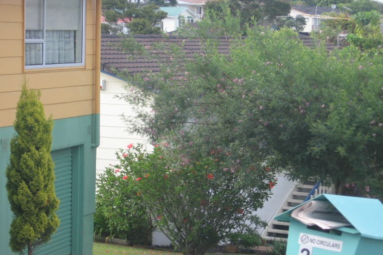 Photo of property in 1/4 Clare Place, Glenfield, Auckland, 0629