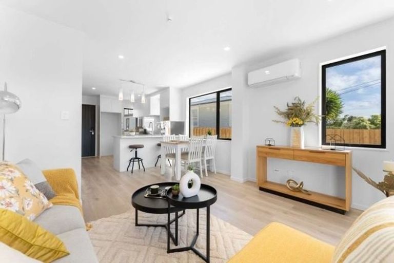 Photo of property in 8/67 Royal View Road, Te Atatu South, Auckland, 0610