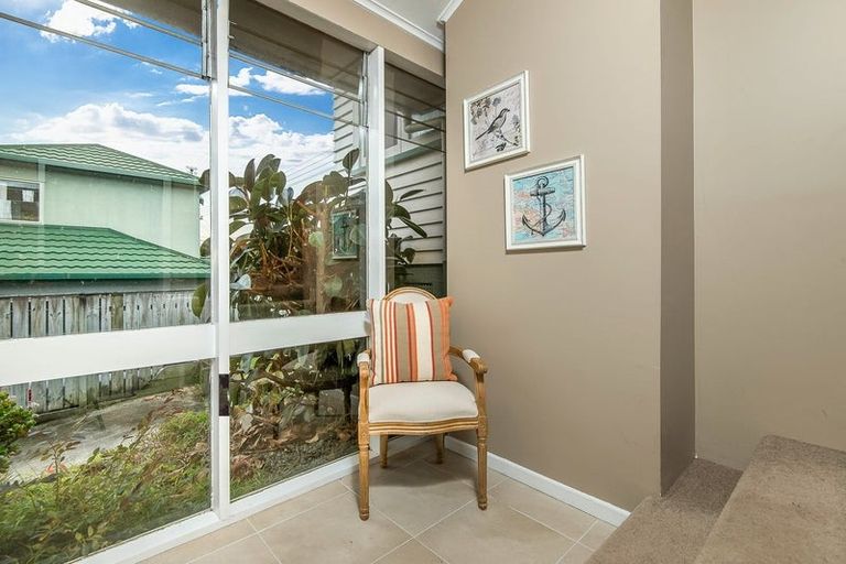 Photo of property in 1/16 Howard Road, Northcote, Auckland, 0627