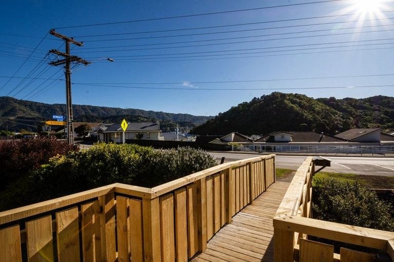 Photo of property in 60a Waikawa Road, Picton, 7220