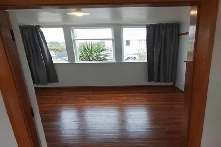 Photo of property in 73-75a Hereford Street, Cannons Creek, Porirua, 5024