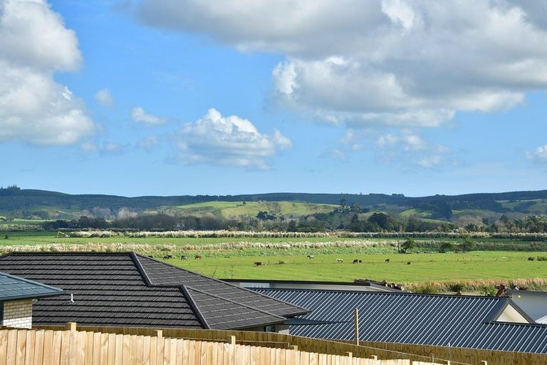 Photo of property in 16 Taupata Lane, Helensville, 0800