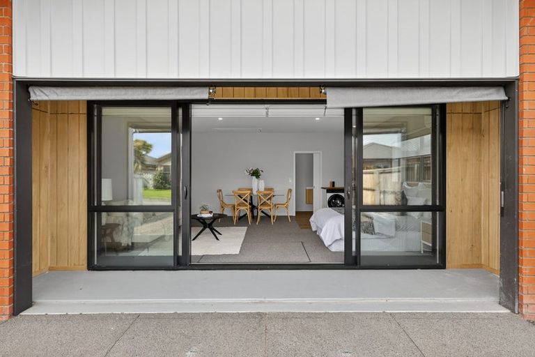 Photo of property in 15 Saint Peters Close, Woolston, Christchurch, 8062