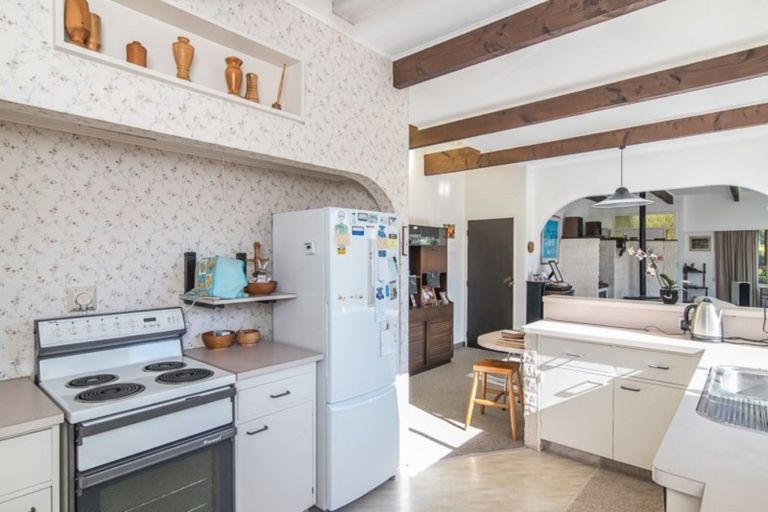 Photo of property in 211 Te Moana Road, Waikanae, 5036