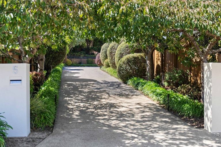 Photo of property in 5 Quadrant Heights, Paraparaumu, 5032