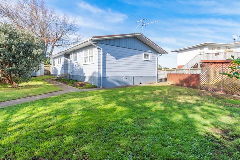 Photo of property in 4 Ronald Place, Manurewa, Auckland, 2102